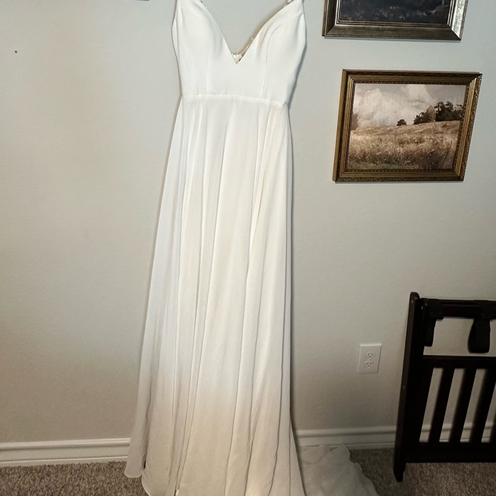 low v with lace detail wedding dress